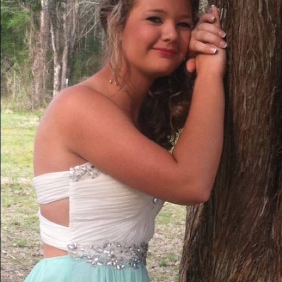 STUNNING gown - Picture 2 of 8